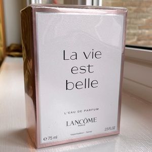 Brand new La Vie Est Belle